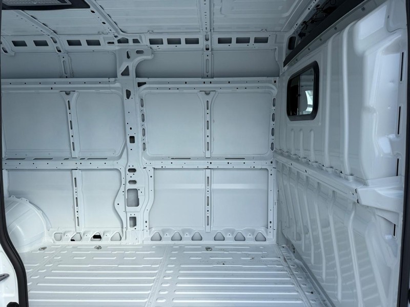 Ram ProMaster Cargo Van Vehicle Image 04