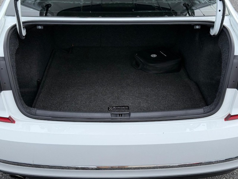 Volkswagen Passat Vehicle Image 07
