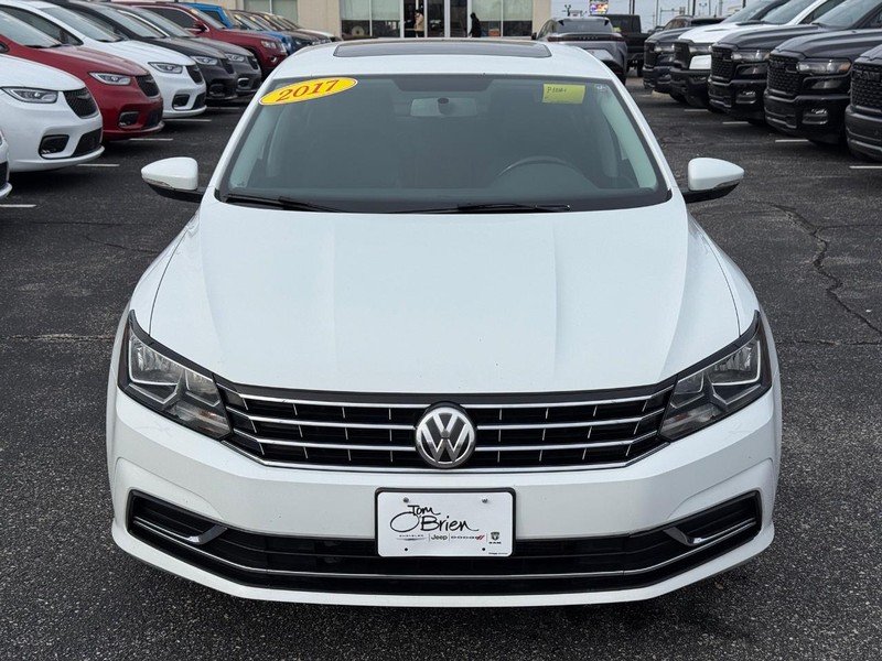 Volkswagen Passat Vehicle Image 09