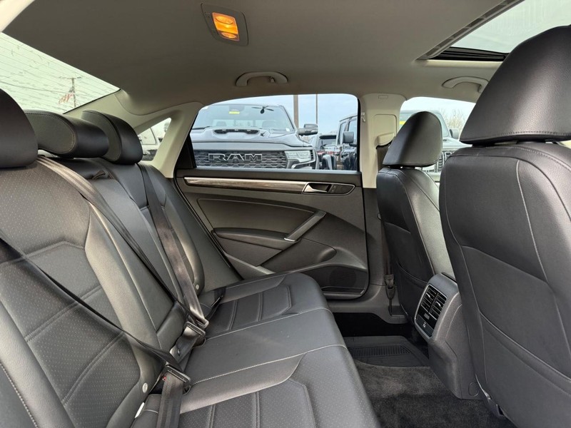 Volkswagen Passat Vehicle Image 10