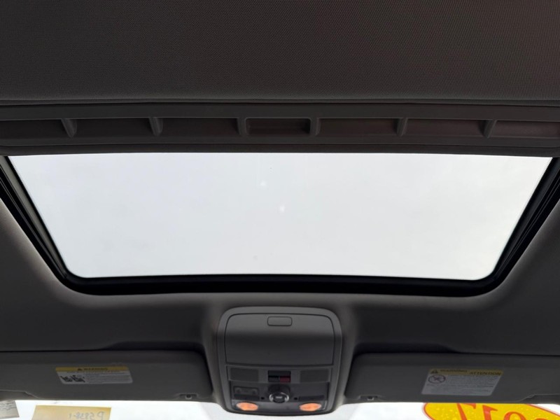 Volkswagen Passat Vehicle Image 11