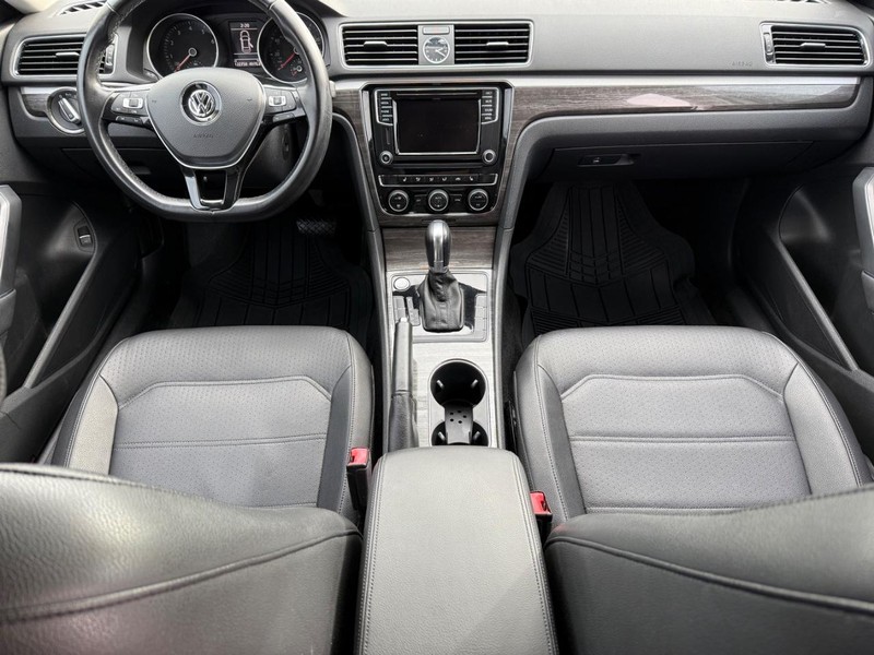 Volkswagen Passat Vehicle Image 12