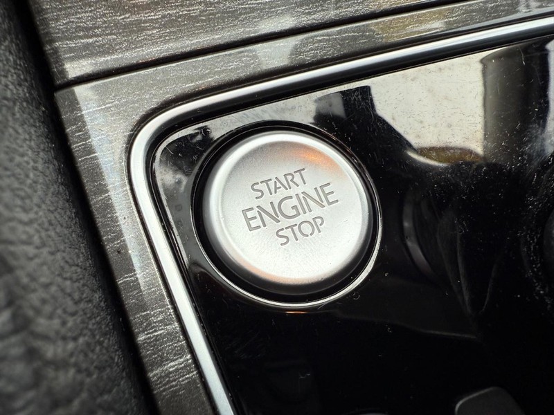 Volkswagen Passat Vehicle Image 16