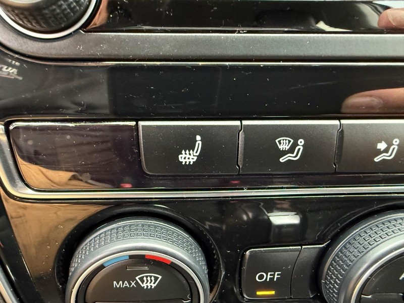 Volkswagen Passat Vehicle Image 17