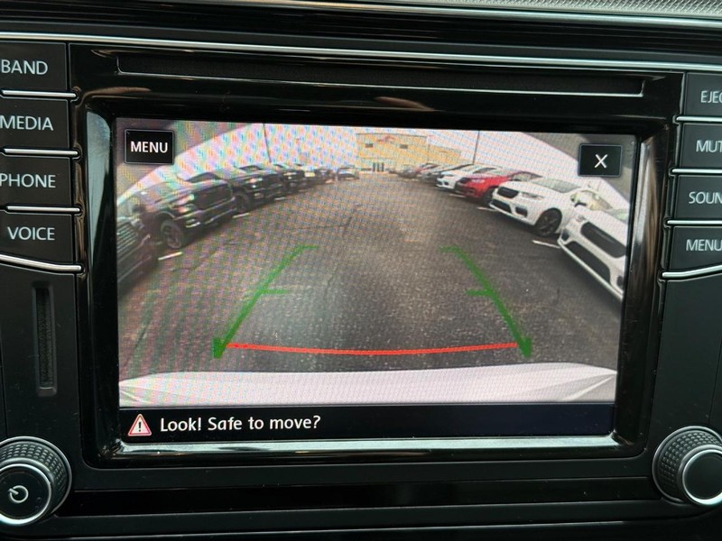 Volkswagen Passat Vehicle Image 19