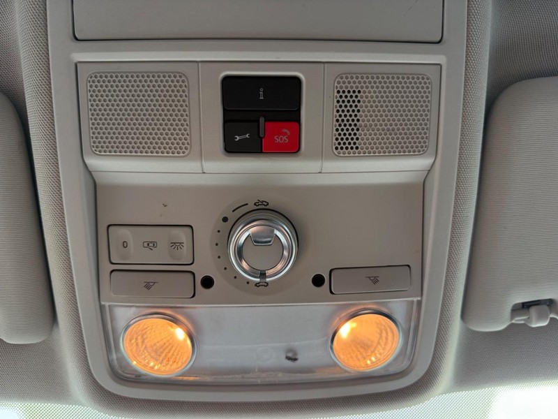 Volkswagen Passat Vehicle Image 22