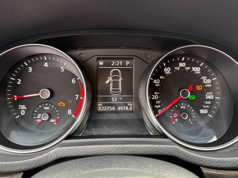 Volkswagen Passat Vehicle Image 23