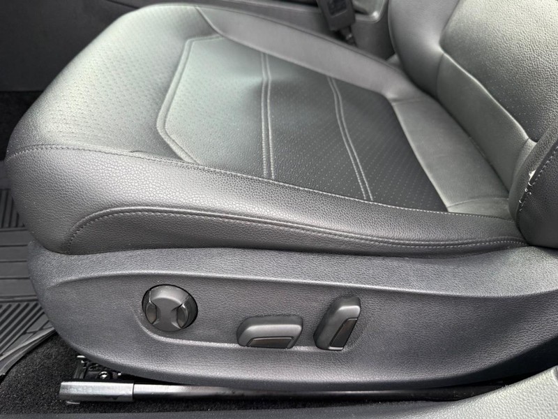 Volkswagen Passat Vehicle Image 26