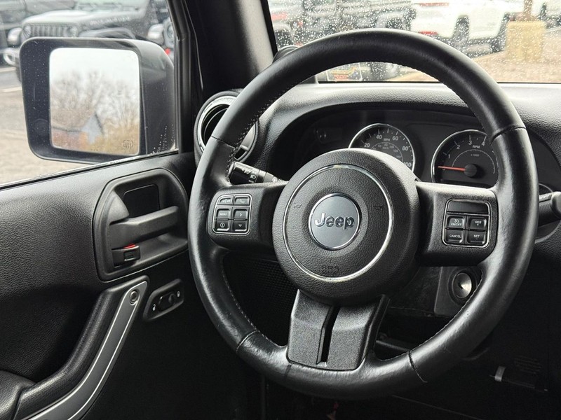 Jeep Wrangler Unlimited Vehicle Image 12