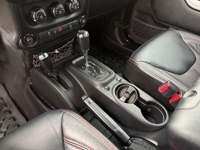 Jeep Wrangler Unlimited Vehicle Image 17