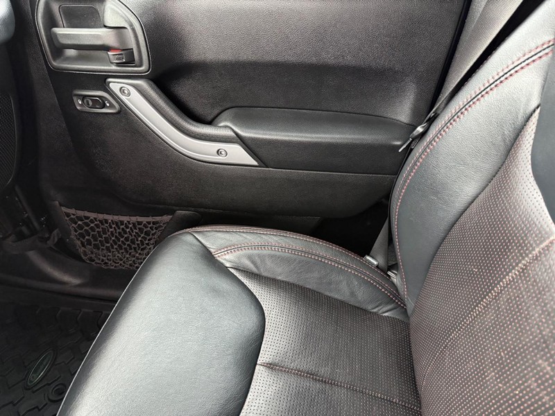 Jeep Wrangler Unlimited Vehicle Image 18