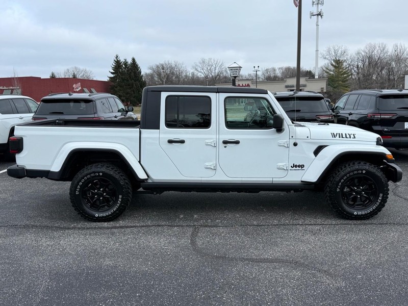 Jeep Gladiator Vehicle Image 02