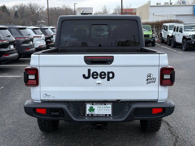 Jeep Gladiator Vehicle Image 04