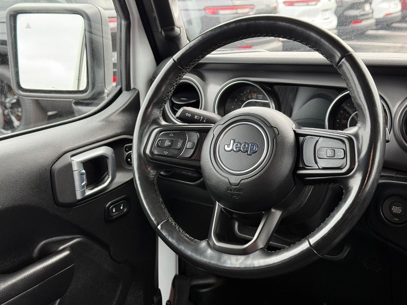 Jeep Gladiator Vehicle Image 12