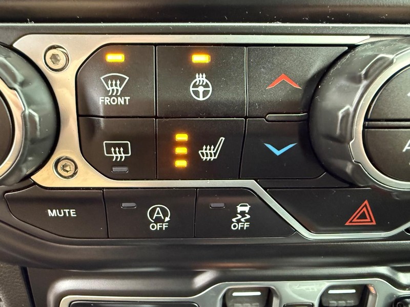 Jeep Gladiator Vehicle Image 16