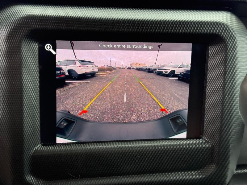 Jeep Gladiator Vehicle Image 18