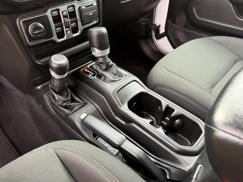 Jeep Gladiator Vehicle Image 20