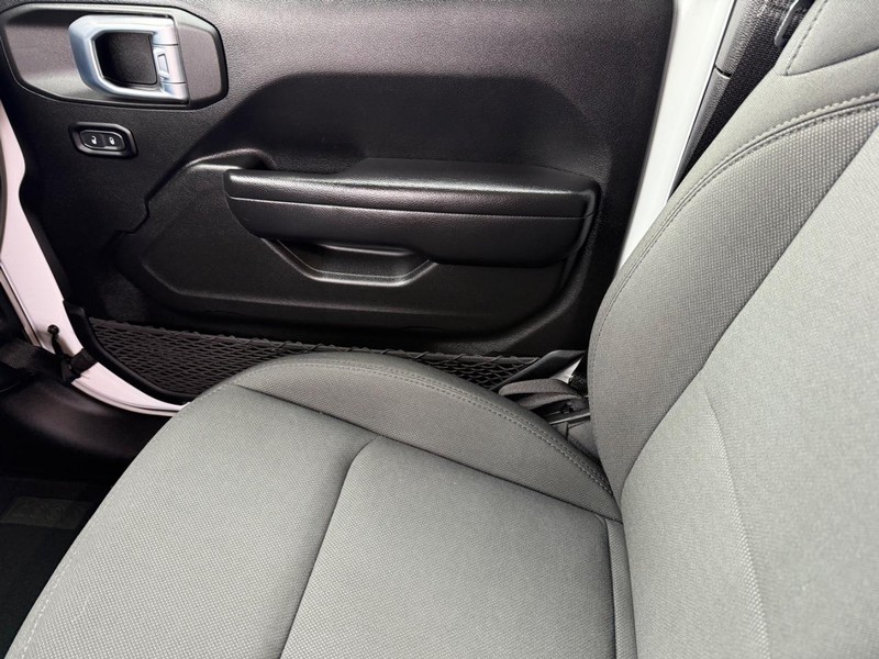 Jeep Gladiator Vehicle Image 21