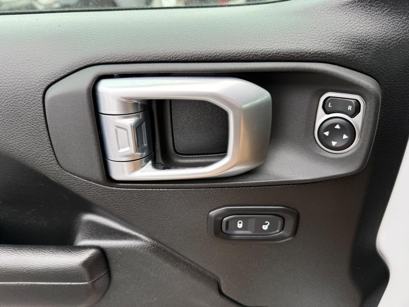 Jeep Gladiator Vehicle Image 24