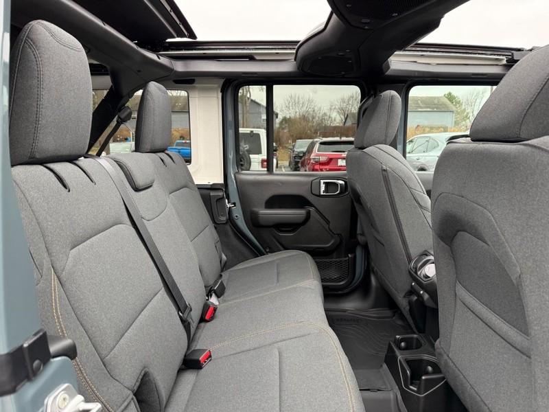 Jeep Wrangler Vehicle Image 04