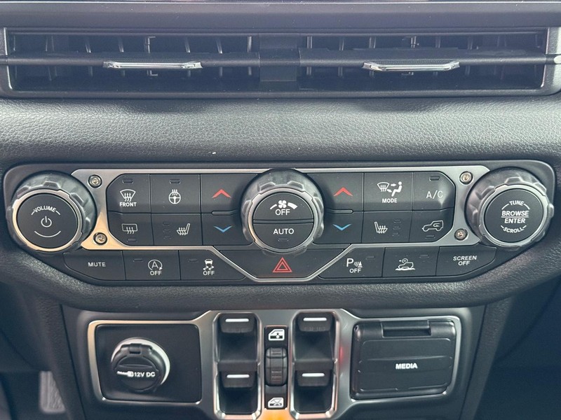 Jeep Wrangler Vehicle Image 14