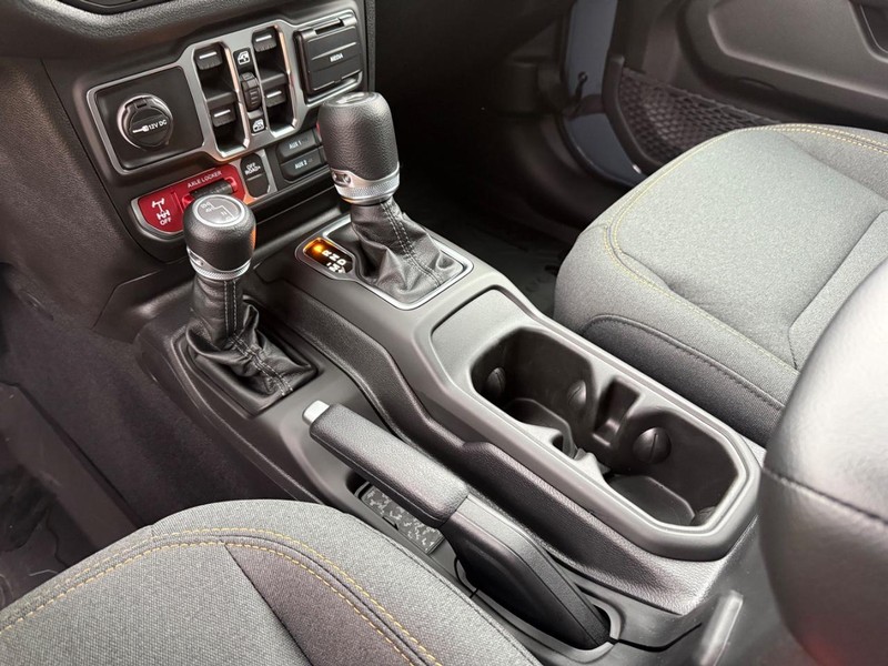 Jeep Wrangler Vehicle Image 15