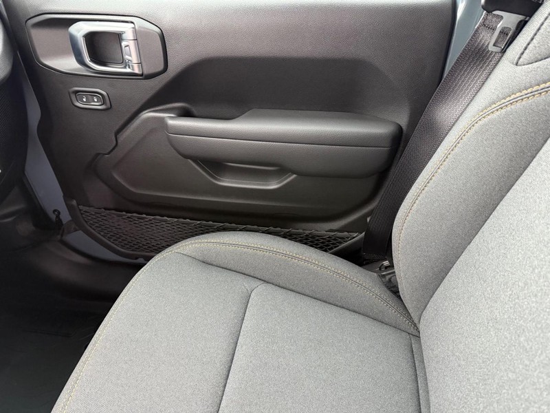 Jeep Wrangler Vehicle Image 16