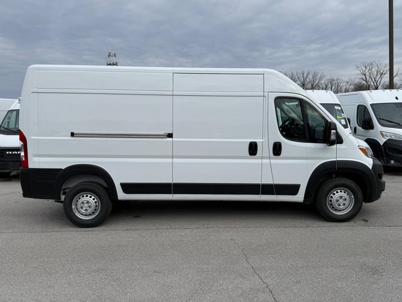Ram ProMaster Cargo Van Vehicle Image 02