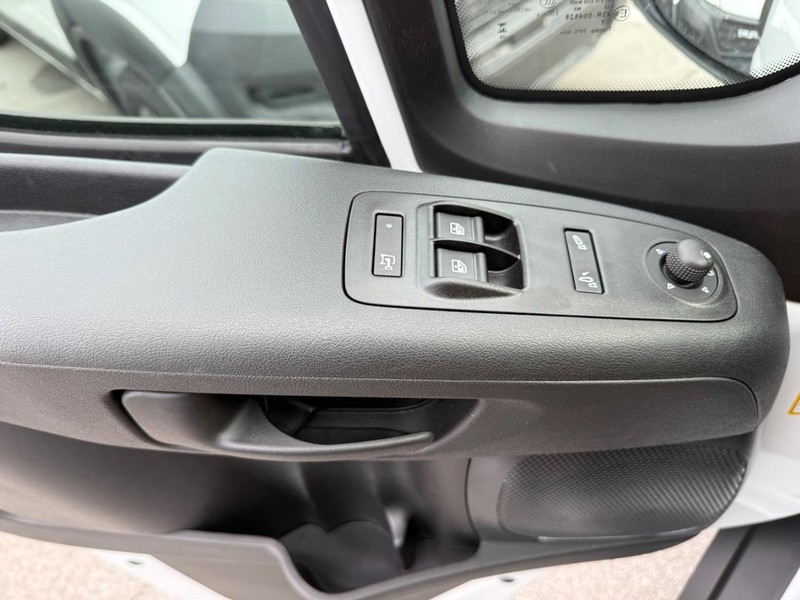 Ram ProMaster Cargo Van Vehicle Image 17