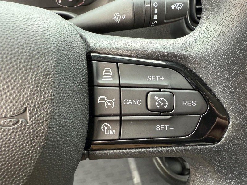 Ram ProMaster Cargo Van Vehicle Image 09