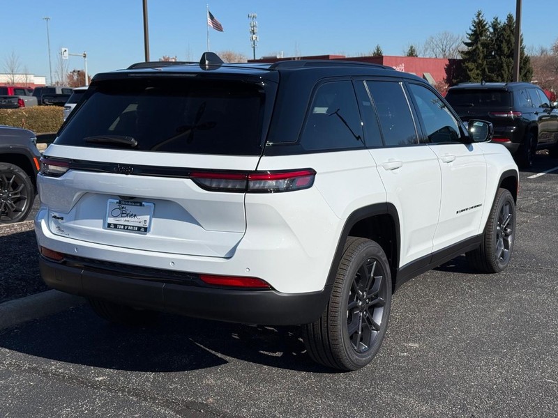 Jeep Grand Cherokee Vehicle Image 03