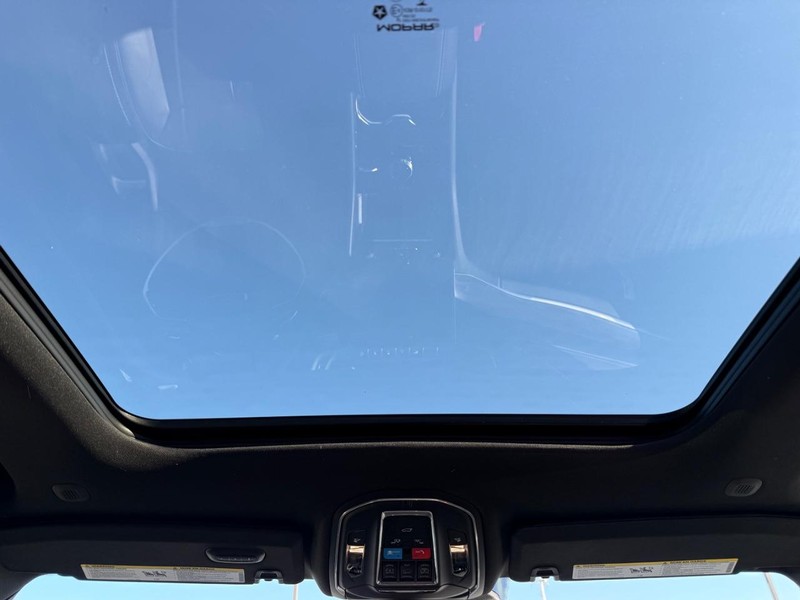 Jeep Grand Cherokee Vehicle Image 05