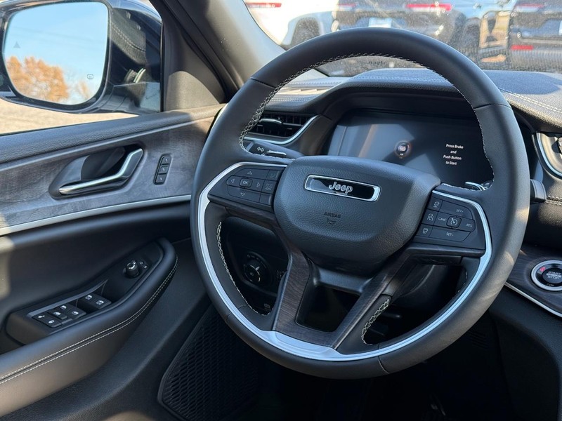 Jeep Grand Cherokee Vehicle Image 07