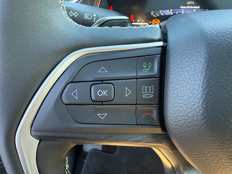 Jeep Grand Cherokee Vehicle Image 08