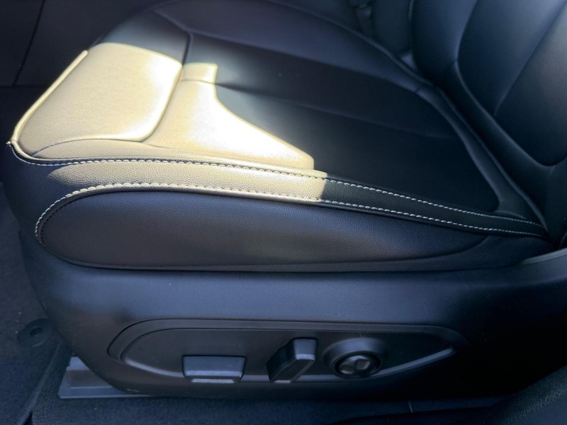 Jeep Grand Cherokee Vehicle Image 21