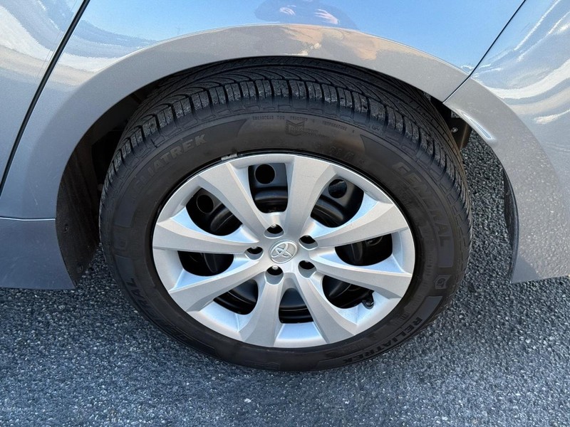 Toyota Corolla Vehicle Image 06