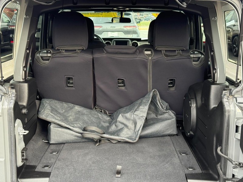 Jeep Wrangler Unlimited Vehicle Image 07