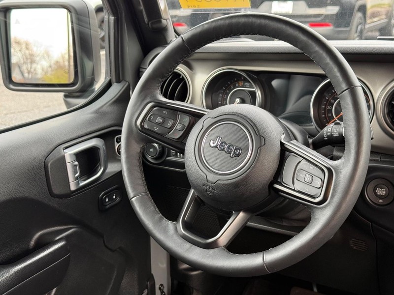 Jeep Wrangler Unlimited Vehicle Image 12