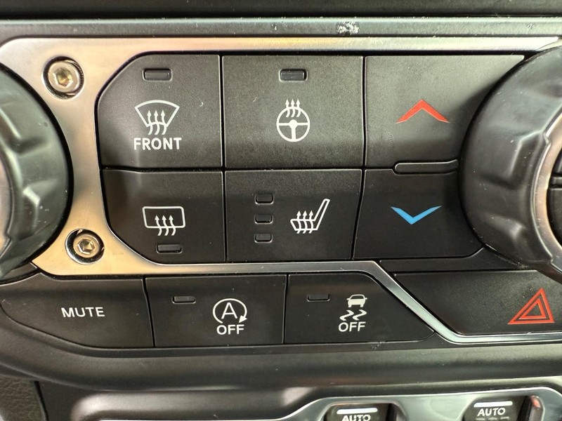 Jeep Wrangler Unlimited Vehicle Image 16