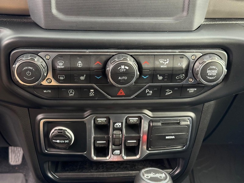 Jeep Wrangler Unlimited Vehicle Image 19