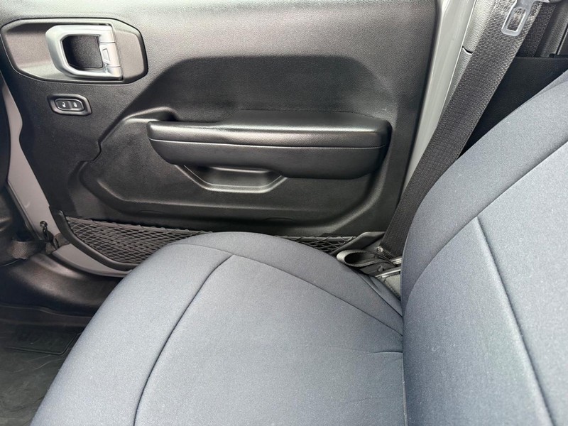 Jeep Wrangler Unlimited Vehicle Image 21