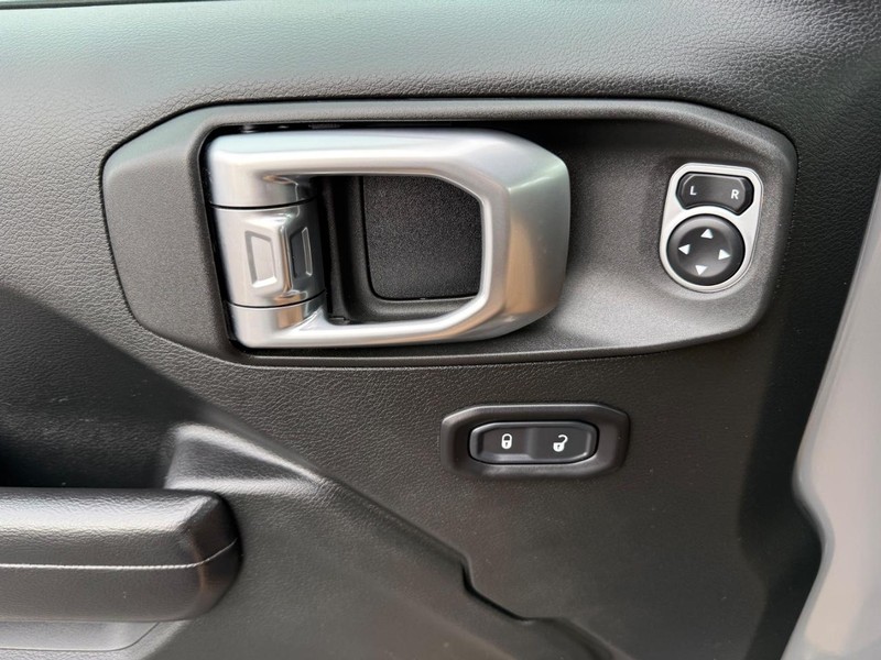 Jeep Wrangler Unlimited Vehicle Image 24