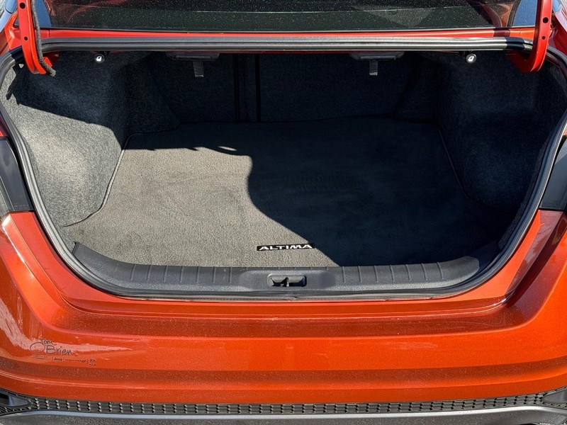 Nissan Altima Vehicle Image 07