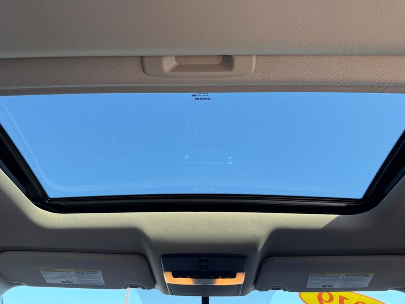 Nissan Altima Vehicle Image 11