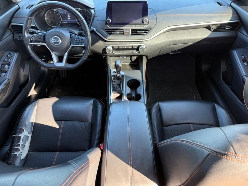 Nissan Altima Vehicle Image 12