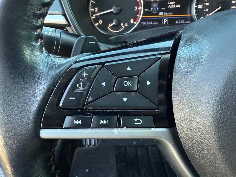 Nissan Altima Vehicle Image 14