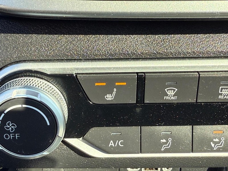 Nissan Altima Vehicle Image 17