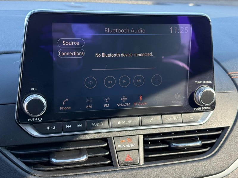 Nissan Altima Vehicle Image 18