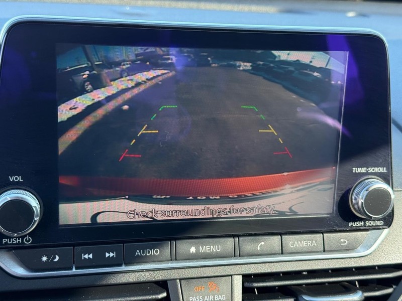 Nissan Altima Vehicle Image 19