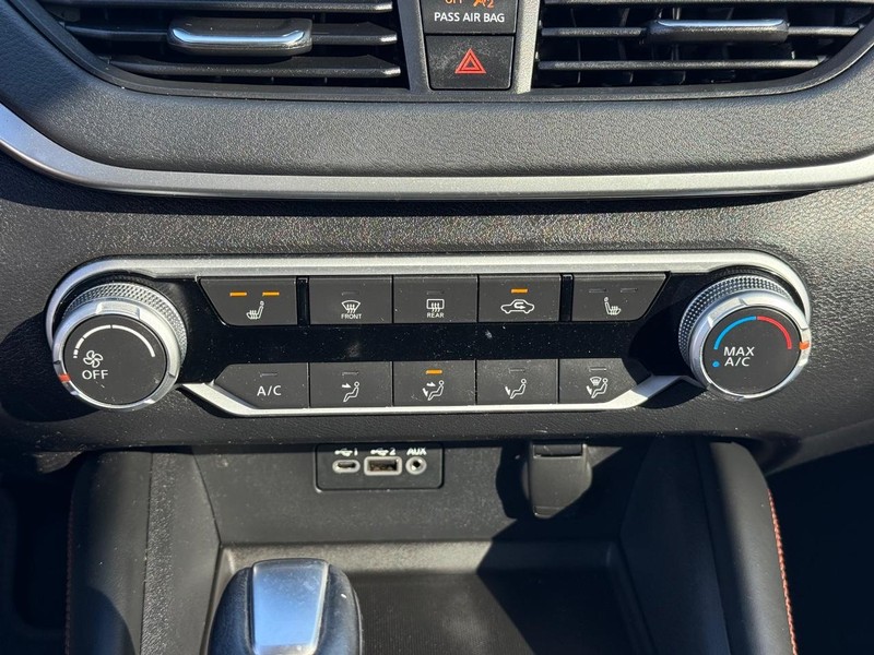 Nissan Altima Vehicle Image 20